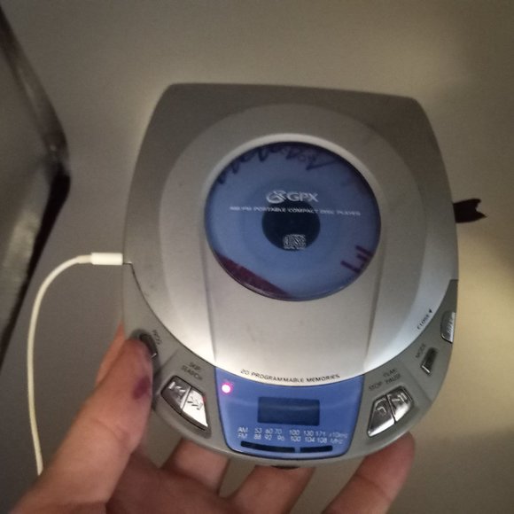 GPX C3880 portable compact disc player and radio - Picture 6 of 7